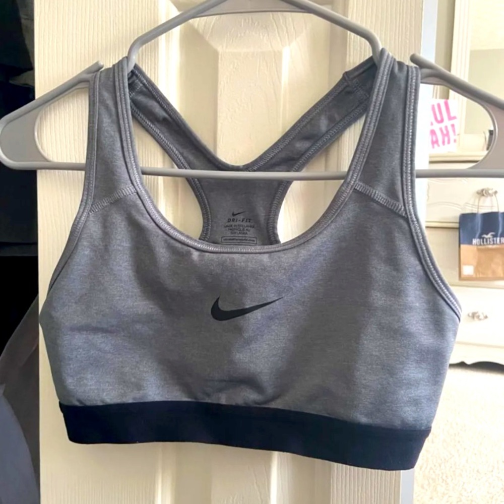NIKE GREY SPORTSBRA